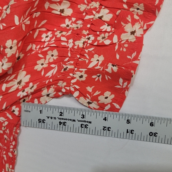 O'Neill Lorna Short Sleeve Floral Smocked Crop Top Size Medium - Picture 6 of 12